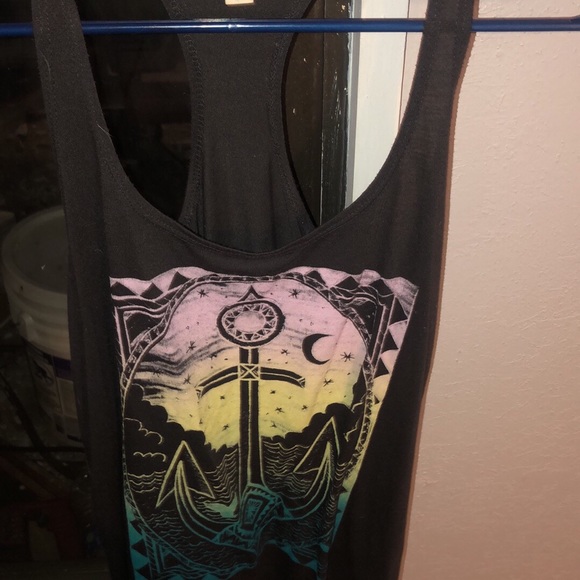 Tops - Picture 3 of 8